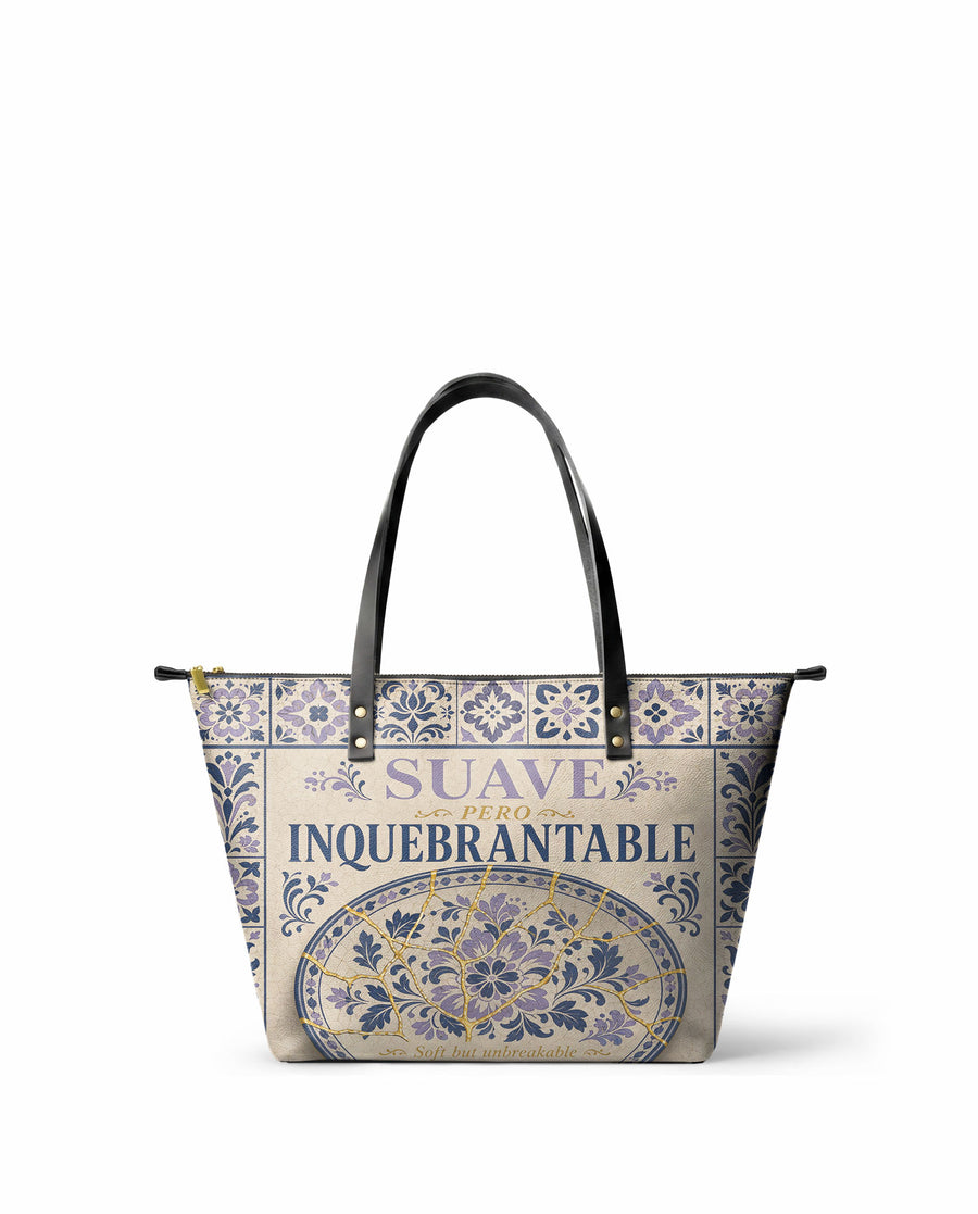 "Suave pero inquebrantable" ver.4 Leather Tote Bag