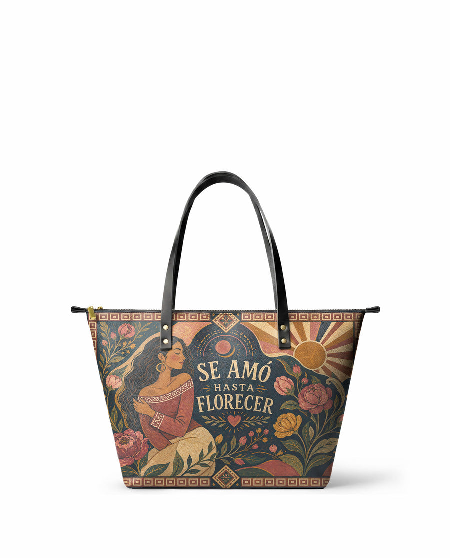 "Se amó hasta florecer" ver.1 Leather Tote Bag