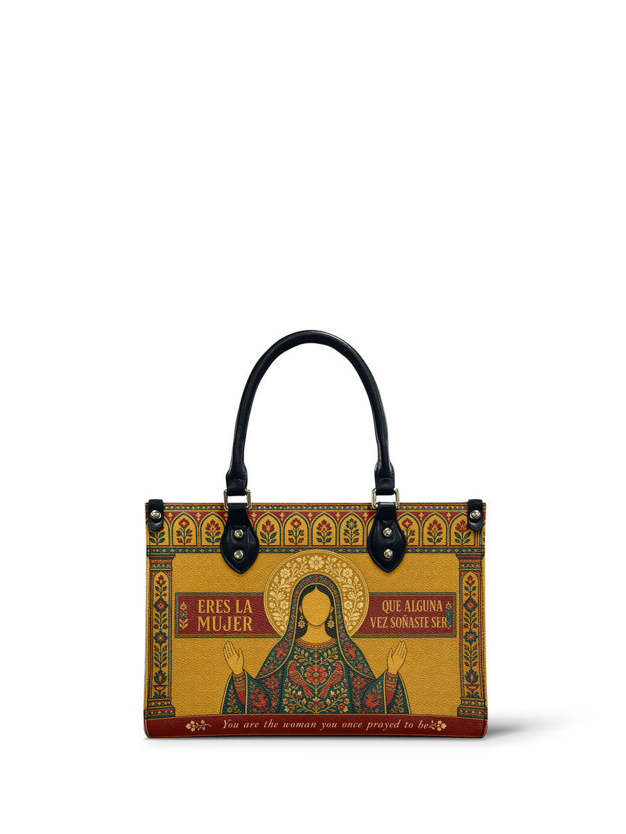 "Eres la mujer que alguna vez soñaste ser" ver.6 Small Leather Handbag