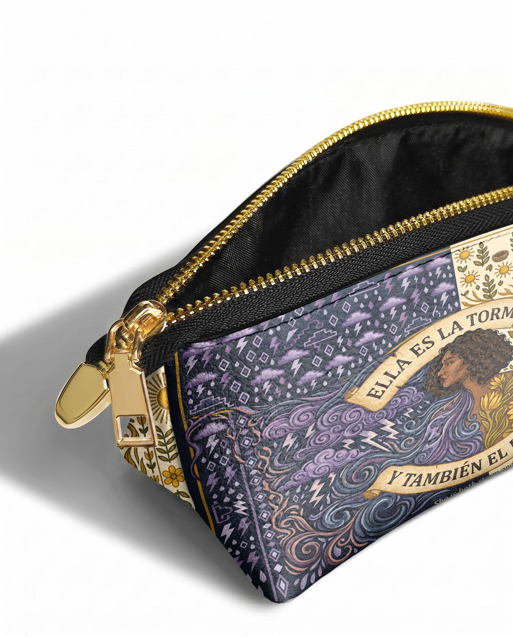 "Ella es la tormenta y también el refugio" ver.2 Eclipse Makeup Bag - side view | Paleta Bags