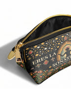 "Eres la mujer que alguna vez soñaste ser" ver.2 Eclipse Makeup Bag - side view | Paleta Bags