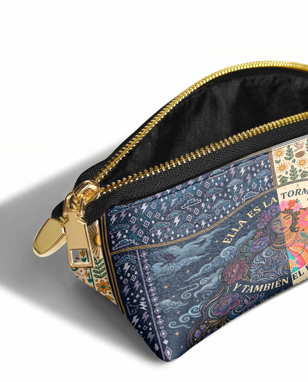 "Ella es la tormenta y también el refugio" ver.1 Eclipse Makeup Bag - side view | Paleta Bags