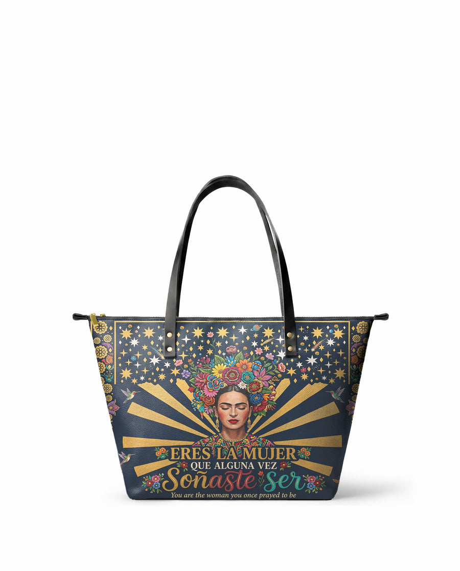 "Eres la mujer que alguna vez soñaste ser" ver.3 Leather Tote Bag