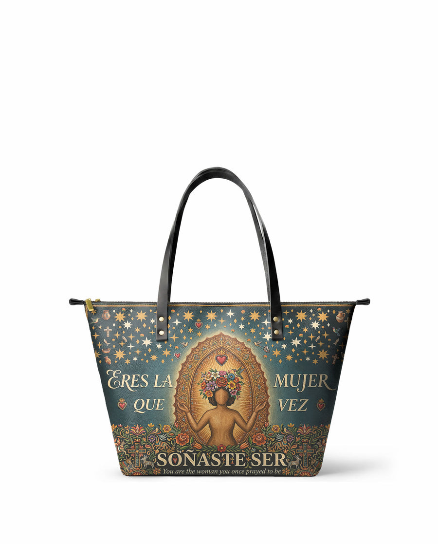 "Eres la mujer que alguna vez soñaste ser" ver.4 Leather Tote Bag
