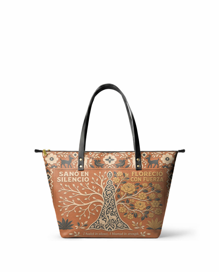 "Sanó en silencio, floreció con fuerza" ver.4 Leather Tote Bag
