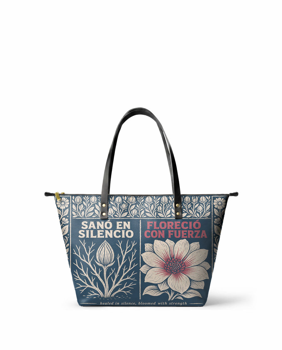 "Sanó en silencio, floreció con fuerza" ver.1 Leather Tote Bag