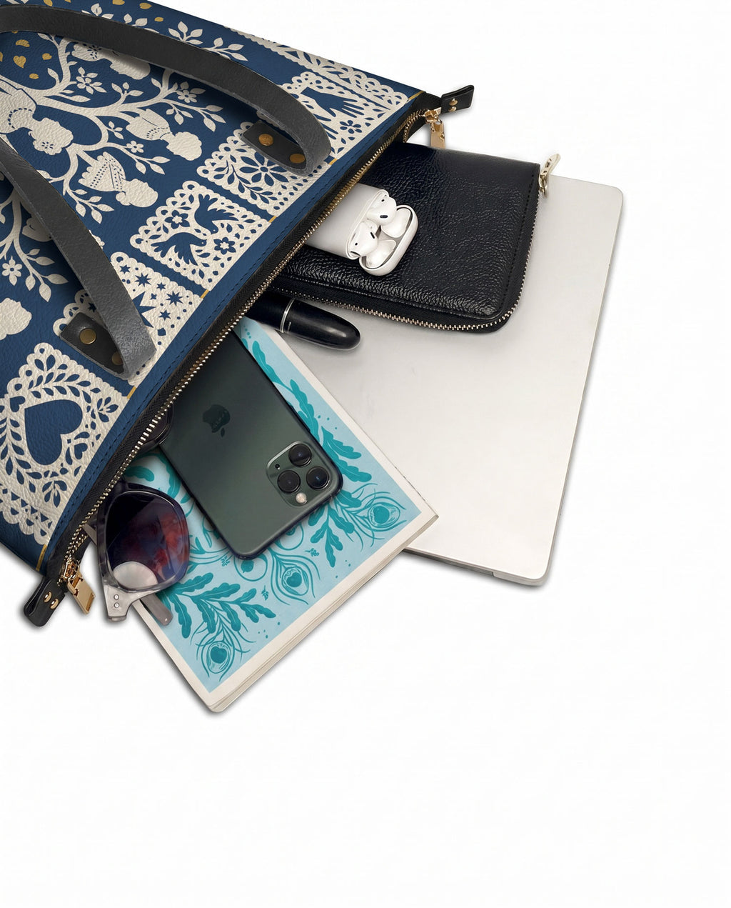 "Resiliente como las mujeres que me precedieron" ver.2 Leather Tote Bag - detail | Paleta Bags