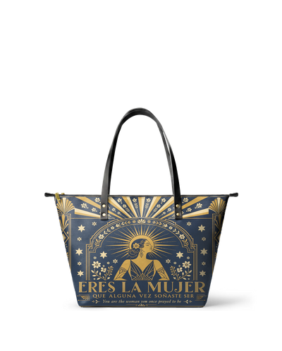 "Eres la mujer que alguna vez soñaste ser" ver.7 Leather Tote Bag