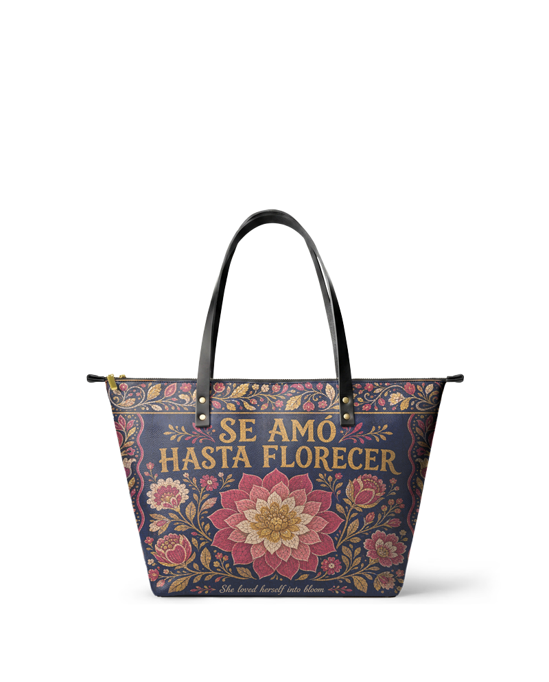"Se amó hasta florecer" ver.4 Leather Tote Bag