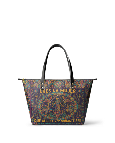 "Eres la mujer que alguna vez soñaste ser" ver.8 Leather Tote Bag