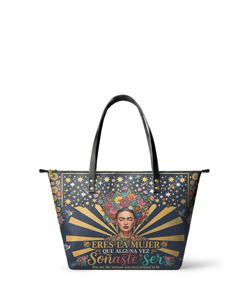 "Eres la mujer que alguna vez soñaste ser" ver.3 Leather Tote Bag