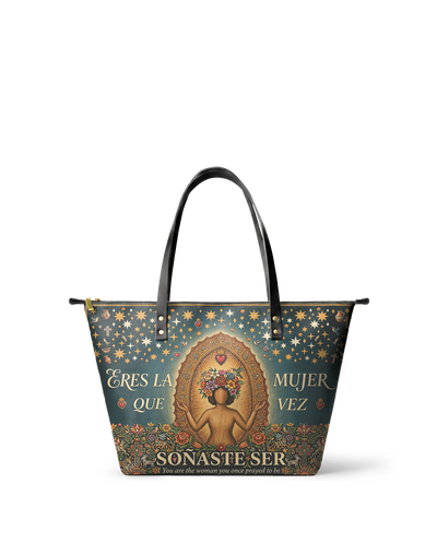 "Eres la mujer que alguna vez soñaste ser" ver.4 Leather Tote Bag