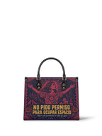 "No pido permiso para ocupar espacio" ver.2 Leather Handbag - front view | Paleta Bags