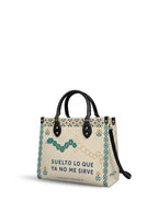 "Suelto lo que ya no me sirve" ver.4 Leather Handbag - side view | Paleta Bags