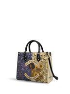 "Ella es la tormenta y también el refugio" ver.2 Leather Handbag - side view | Paleta Bags