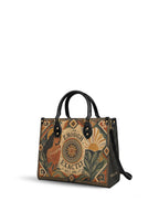"Soy suficiente, tal y como soy" ver.5 Leather Handbag - side view | Paleta Bags