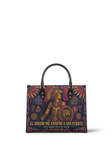 "El dolor me enseñó a ser fuerte" ver.1 Leather Handbag