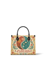 "Soy agua fluyo, me adapto, persisto" ver.5 Leather Handbag