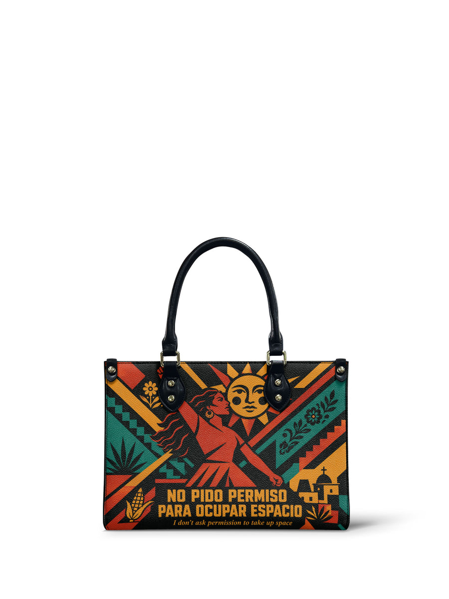 "No pido permiso para ocupar espacio" ver.1 Small Leather Handbag