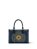 "Soy suficiente, tal y como soy" ver.7 Small Leather Handbag - front view | Paleta Bags