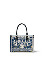 "Resiliente como las mujeres que me precedieron" ver.2 Small Leather Handbag - front view | Paleta Bags