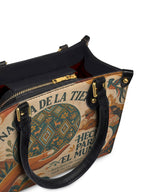 "Nacida de la tierra, hecha para el mundo" ver.1 Small Leather Handbag - detail | Paleta Bags