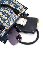 "Resiliente como las mujeres que me precedieron" ver.2 Small Leather Handbag - interior | Paleta Bags