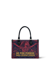 "No pido permiso para ocupar espacio" ver.2 Small Leather Handbag