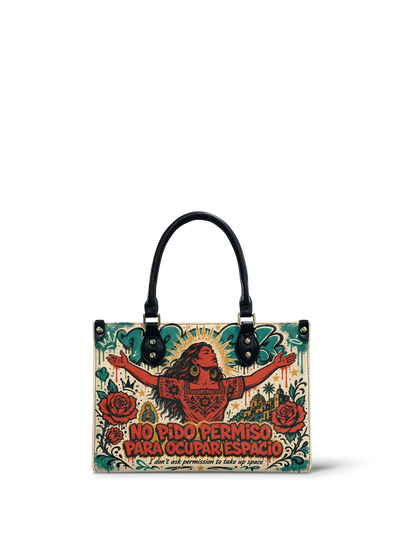 "No pido permiso para ocupar espacio" ver.3 Small Leather Handbag