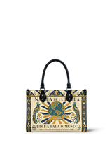 "Nacida de la tierra, hecha para el mundo" ver.2 Small Leather Handbag