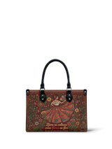 "Nacida de la tierra, hecha para el mundo" ver.5 Small Leather Handbag