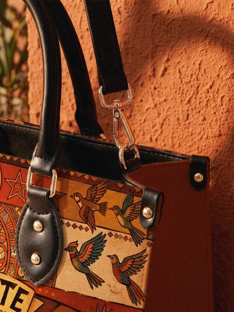 "Soy Fuerte" ver.1 Leather Handbag - close-up | Paleta Bags